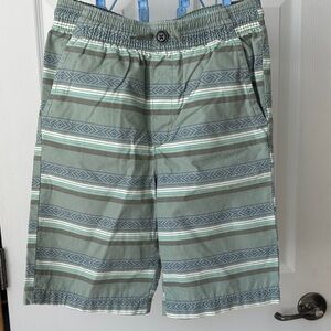 🍭 “NWOT” OshKosh B'gosh Green Striped Kids Shorts (size 10)